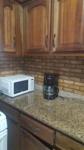 Η κουζίνα ή μικρή κουζίνα στο White Sands shared apartments