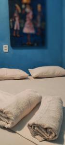 two pillows on a bed in a room at Sol de Iracema centro in Fortaleza
