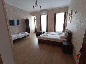 Postel nebo postele na pokoji v ubytování Hotel Guri