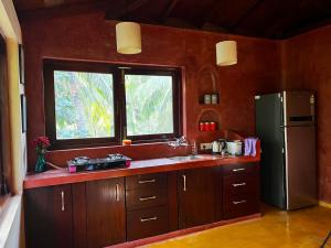 Una cocina o zona de cocina en Vaayu Home
