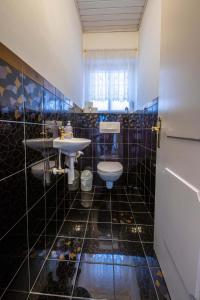 Ein Badezimmer in der Unterkunft Chalet Gletschermoos - Summer Card included