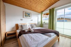 Ein Bett oder Betten in einem Zimmer der Unterkunft Chalet Gletschermoos - Summer Card included