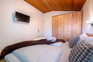 Ein Bett oder Betten in einem Zimmer der Unterkunft Chalet Gletschermoos - Summer Card included