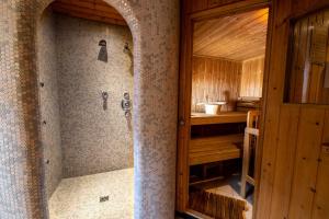 Ein Badezimmer in der Unterkunft Chalet Gletschermoos - Summer Card included