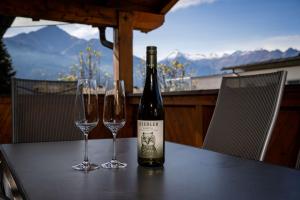 Ein allgemeiner Bergblick oder ein Berglick von des Chalets aus