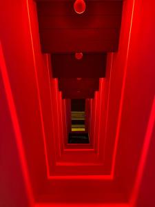 a red stairway with a red light on it at Casa Mediterranea Jacuzzi riscaldata con Caminetto in Specchiolla