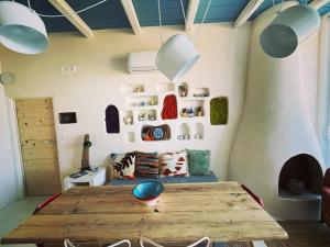 a room with a wooden table and a couch at Casa Mediterranea Jacuzzi riscaldata con Caminetto in Specchiolla