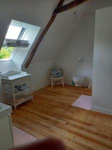 Posedenie v ubytovaní Maison, calme avec cheminée.