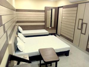 Hotel Shri Gourav客房内的一张或多张床位