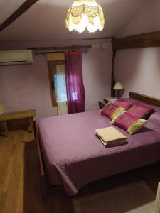 A bed or beds in a room at Casa Rural Hoces del Duratón El Villar Sepúlveda SEGOVIA