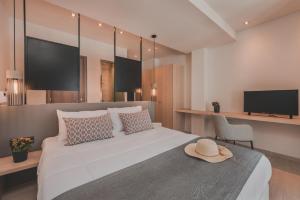 Posteľ alebo postele v izbe v ubytovaní Cavo di Suites + 35 fotografií