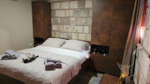 En eller flere senge i et værelse på Hercegovina rooms