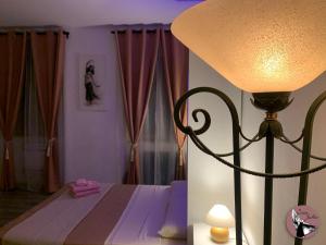 A bed or beds in a room at Casa Julka