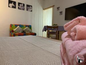 A bed or beds in a room at Casa Julka