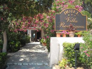 A garden outside Hotel Villa Rodriguez