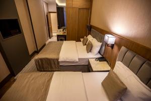 Postel nebo postele na pokoji v ubytování Hamitbey Hotel Yenikapı