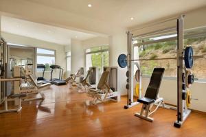 Fitness centrum a/nebo fitness zařízení v ubytování Wyndham Loutraki Poseidon Resort