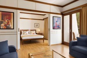 Postel nebo postele na pokoji v ubytování Wyndham Loutraki Poseidon Resort
