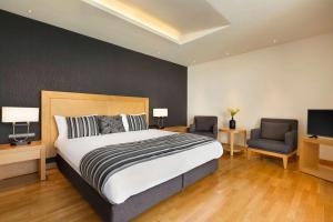 Postel nebo postele na pokoji v ubytování Wyndham Loutraki Poseidon Resort
