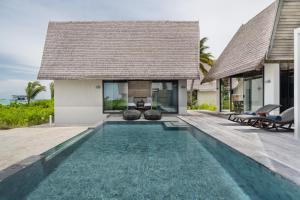 Bazén v ubytování Madifushi Private Island- Free return Seaplane Transfers for min 5 nights stay until 19th Dec nebo v jeho okolí