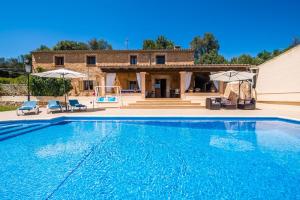 Bazén v ubytování Ideal Property Mallorca - Can Bielo nebo v jeho okolí