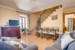 TV a/nebo společenská místnost v ubytování Ideal Property Mallorca - Can Bielo