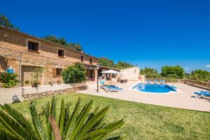 Bazén v ubytování Ideal Property Mallorca - Can Bielo nebo v jeho okolí