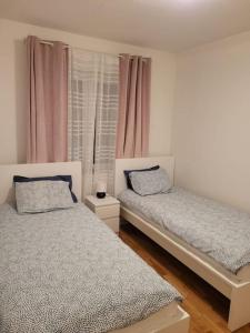 Gallery image of Beautiful terraced house with private parking in Sandviken