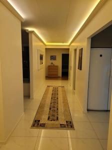 Gallery image of Beautiful terraced house with private parking in Sandviken