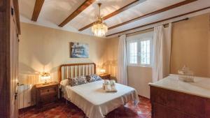 A bed or beds in a room at Cortijo Rural Claudia Taberno by Ruralidays Még 28 kép