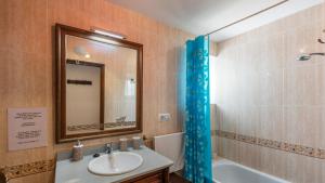 A bathroom at Cortijo Rural Claudia Taberno by Ruralidays