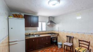A kitchen or kitchenette at Cortijo Rural Claudia Taberno by Ruralidays