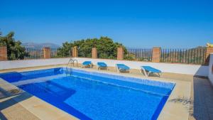 The swimming pool at or close to El Romo Colmenar by Ruralidays