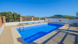 The swimming pool at or close to El Romo Colmenar by Ruralidays