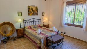 A bed or beds in a room at El Romo Colmenar by Ruralidays