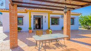 A balcony or terrace at El Romo Colmenar by Ruralidays