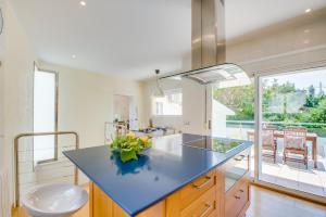 Kuchyňa alebo kuchynka v ubytovaní Ideal Property Mallorca - Romani Can Picafort