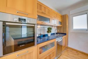 Kuchyňa alebo kuchynka v ubytovaní Ideal Property Mallorca - Romani Can Picafort