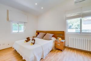 Posteľ alebo postele v izbe v ubytovaní Ideal Property Mallorca - Romani Can Picafort