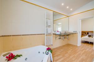 Posteľ alebo postele v izbe v ubytovaní Ideal Property Mallorca - Romani Can Picafort