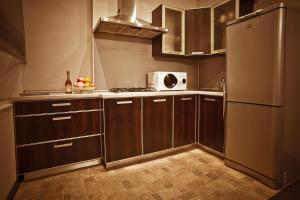 Кухня або міні-кухня у Apartments Nevsky 150