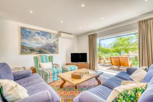 TV a/nebo společenská místnost v ubytování Ideal Property Mallorca - Villa Encantada