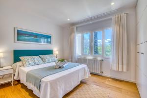 Postel nebo postele na pokoji v ubytování Ideal Property Mallorca - Villa Encantada + 34 fotografií