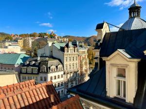 Vista generica su Karlovy Vary o vista sulla città dall'interno dell'hotel