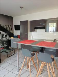 a kitchen with a table and four chairs in it at Charmant studio proximité centre-ville et gare in Châlons-en-Champagne