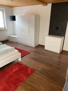 TV a/nebo společenská místnost v ubytování Ferienwohnung Rauch