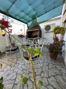 a patio with a table and chairs and a fireplace at Depto LA QUILMES in Concepción del Uruguay