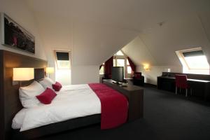 Un pat sau paturi într-o cameră la Hotel Bornholm