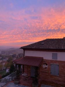 Pohľad na východ alebo západ slnka z apartmánu alebo blízkeho okolia