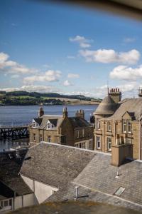 a view of roofs of buildings and a body of water at Broughty Ferry Riverview Apt -3 bedroom -Sleeps 7 in Broughty Ferry